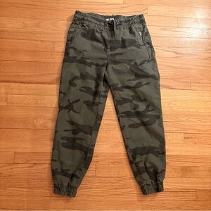 TNA Aritzia Green Camo Jogger Pants Zip Pockets Size M